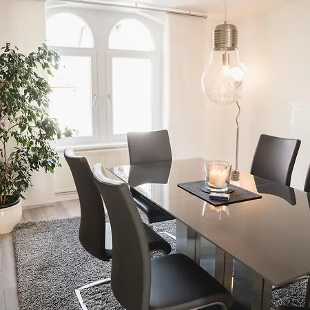 Leonie Nahe Zentrum *