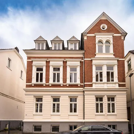 Leonie Nahe Zentrum *