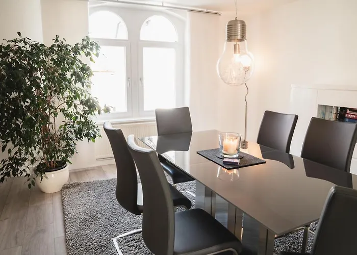 Leonie Nahe Zentrum *